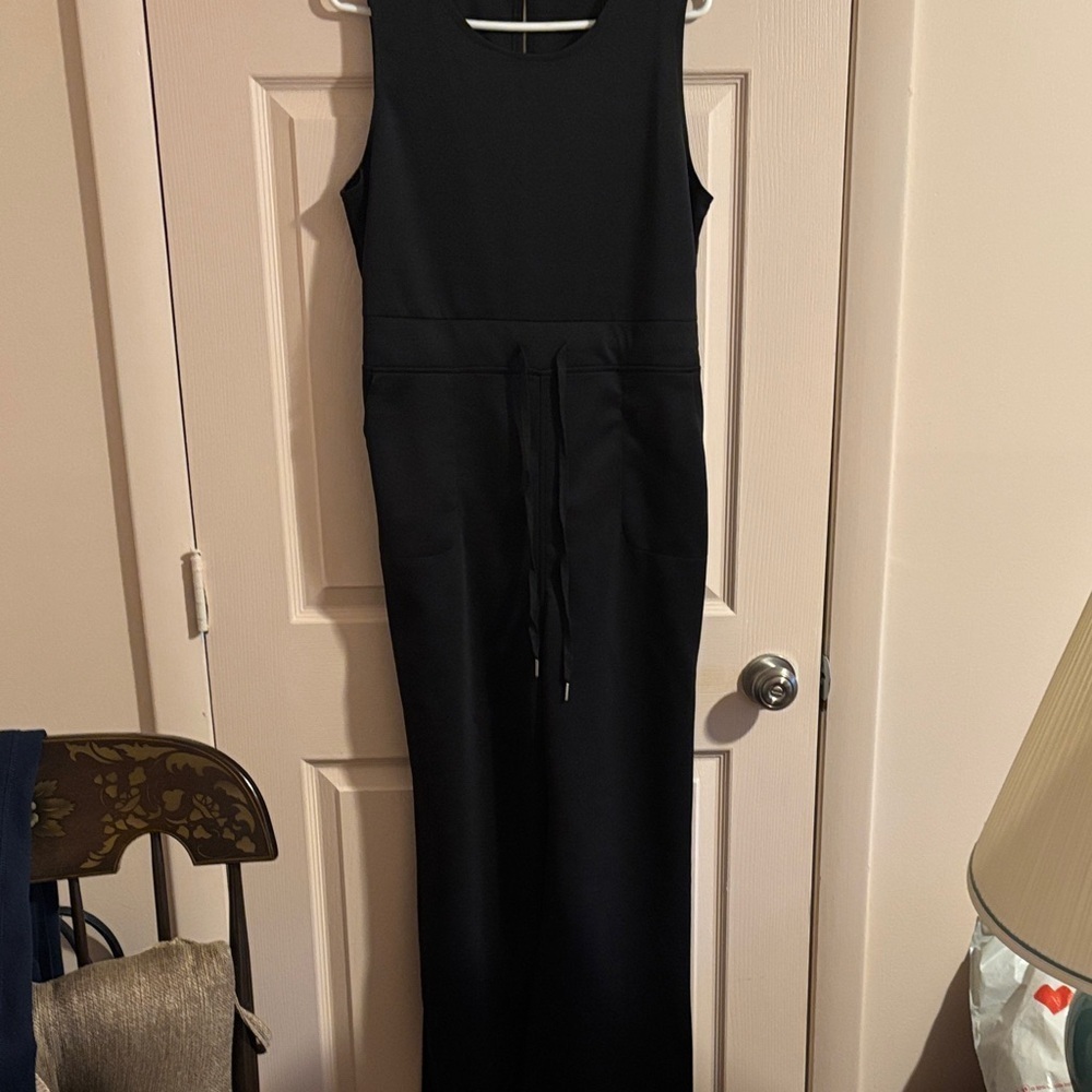 Elegant Black Sleeveless Jumpsuit with elastic waist